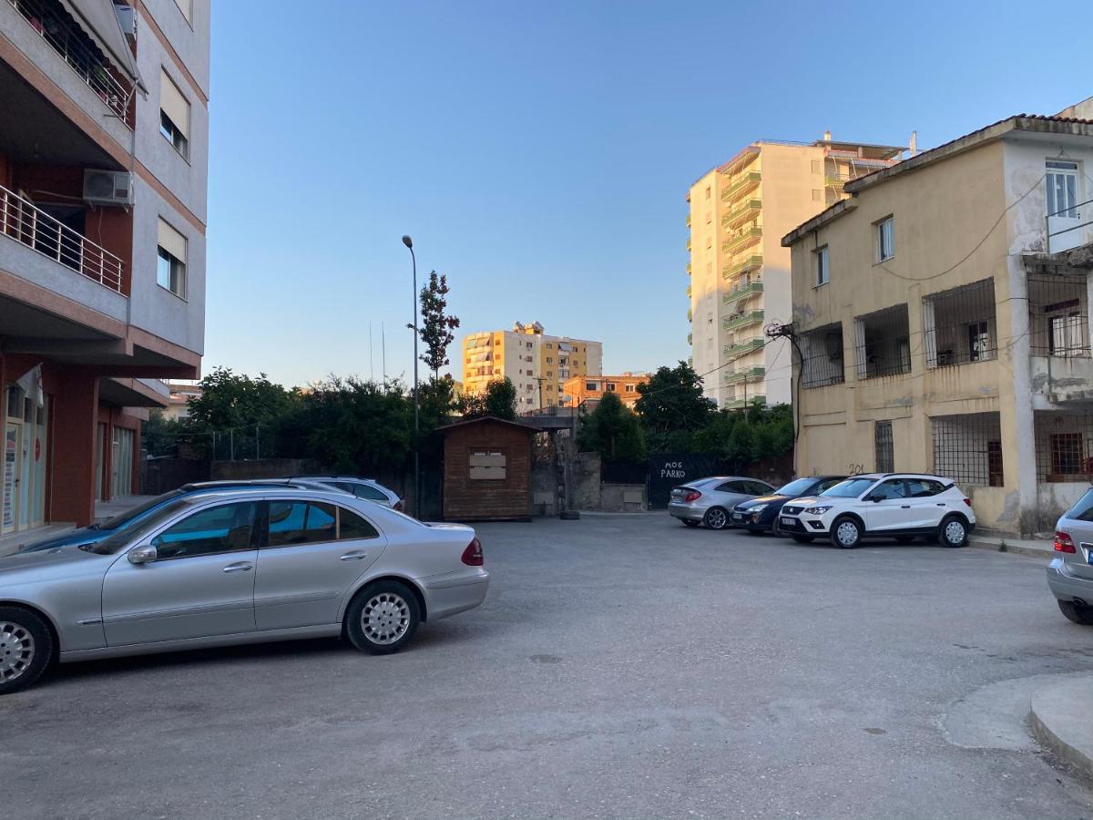 Downtown Apartment Fier Exterior foto